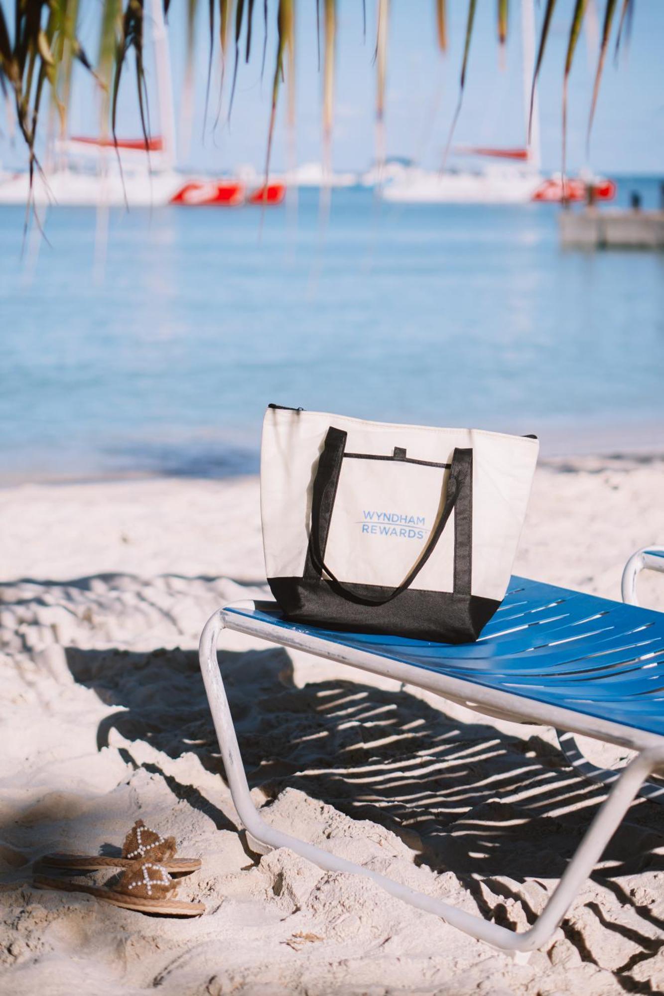 Hotel Tryp By Wyndham Aruba (Adults Only) Palm Beach Exterior foto